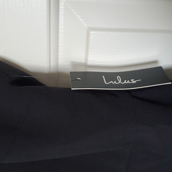 NWT Lulu's Black Dress with Scalloped Edges - Picture 3 of 5